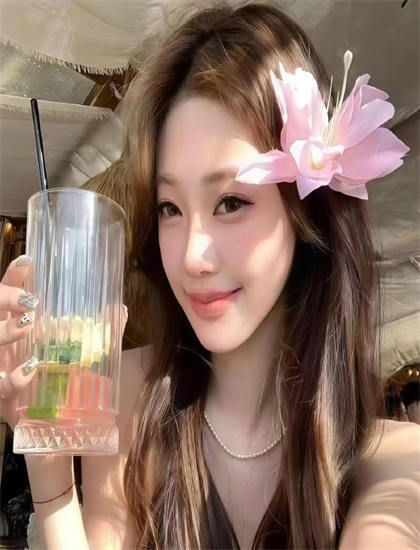 谁都渴望遇见你在线播放_油面包吃播倒放_售楼小姐2在线观看中文